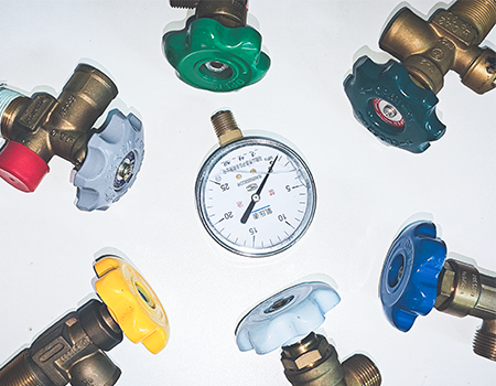 valves and pressure gauges